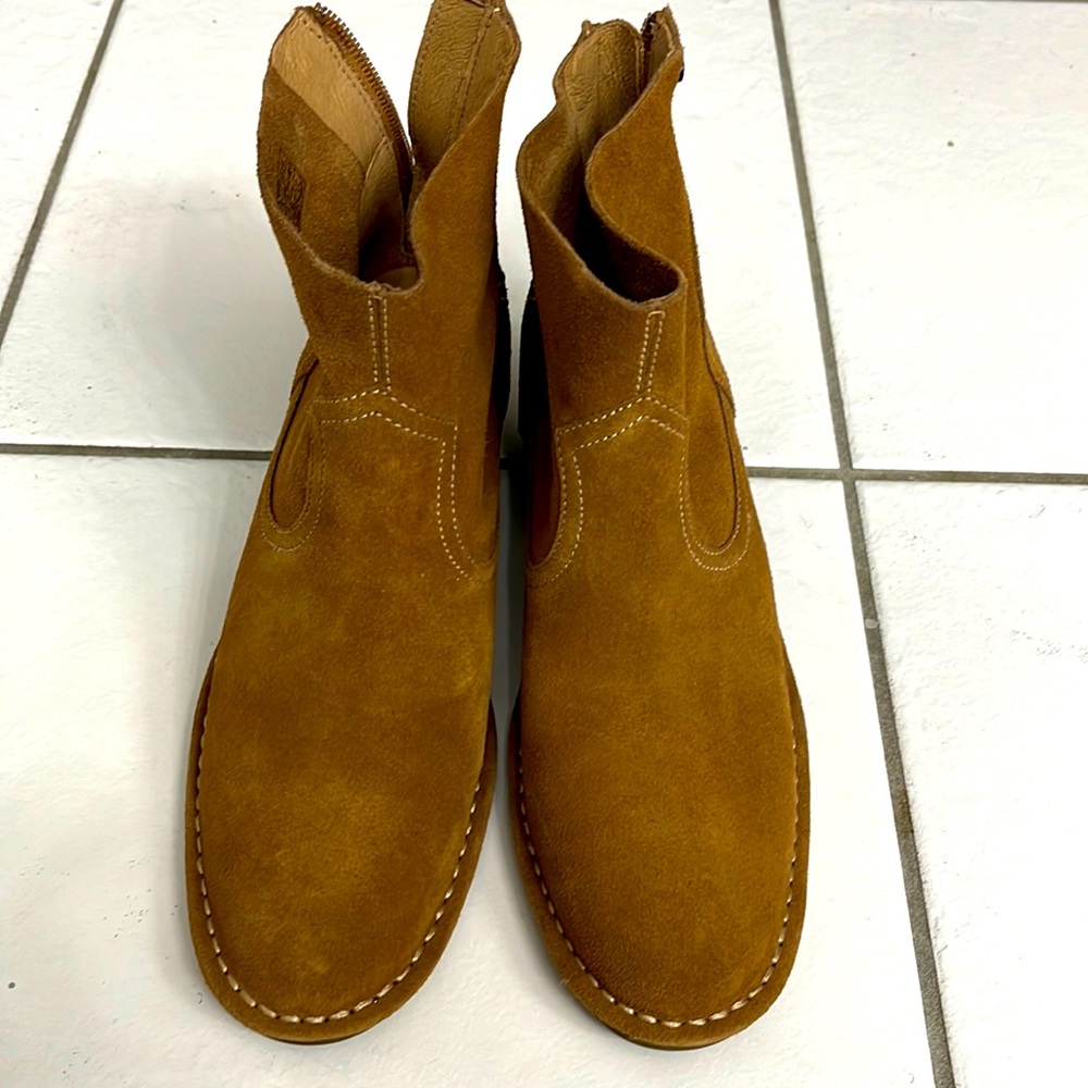 Brand new never worn UGG suede ankle booties